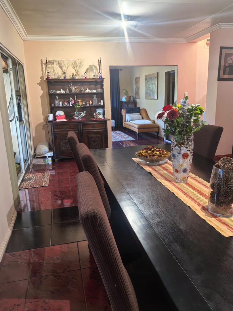 5 Bedroom Property for Sale in Peerless Park North Western Cape